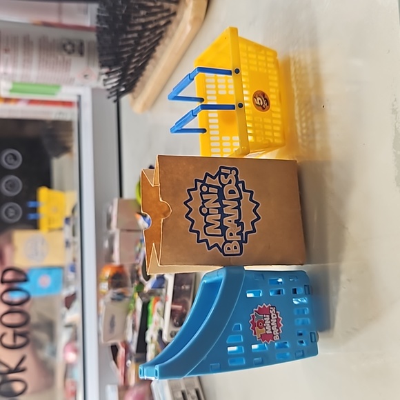 Over 100 mini brands - Picture 3 of 7